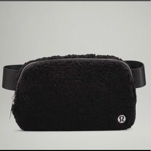 Lululemon Everywhere Fleece Belt Bag
Black NEW WITHOUT TAGS